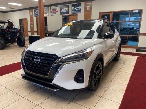 2023 Nissan Kicks SR