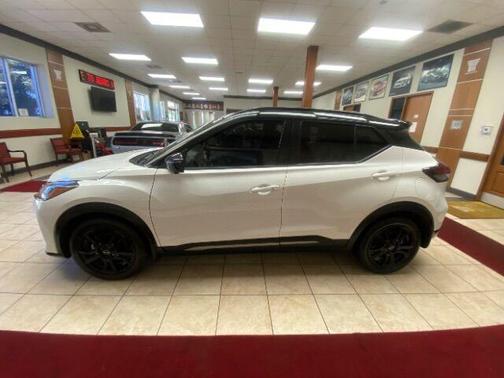 2023 Nissan Kicks SR