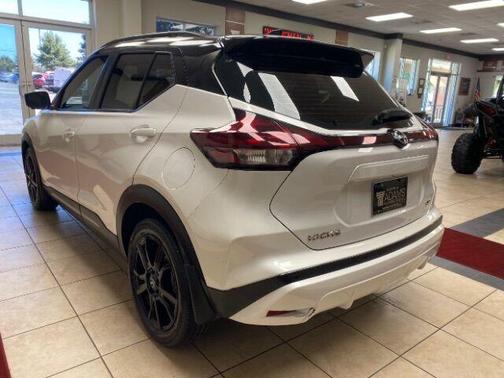 2023 Nissan Kicks SR