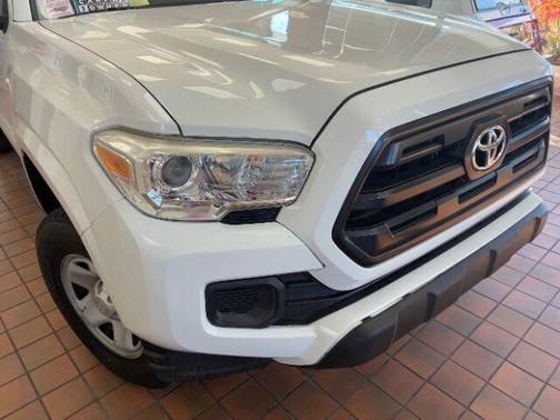 2017 Toyota Tacoma SR