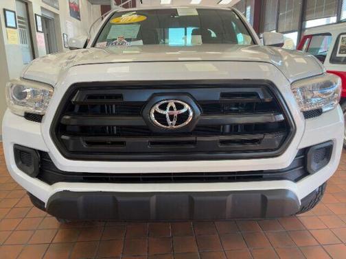 2017 Toyota Tacoma SR