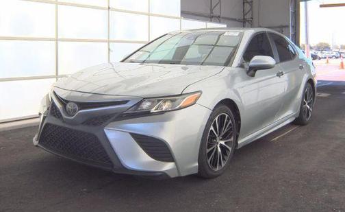 Celestial Silver Metallic 2018 Toyota Camry SE