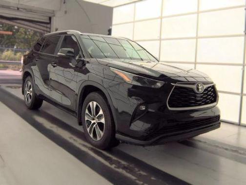 Midnight Black Metallic 2026 Toyota Highlander XLE