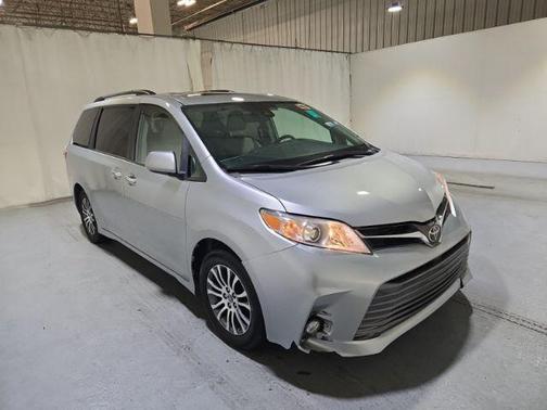 2019 Toyota Sienna XLE