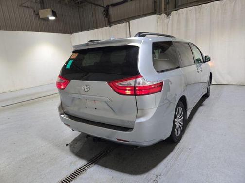 2019 Toyota Sienna XLE