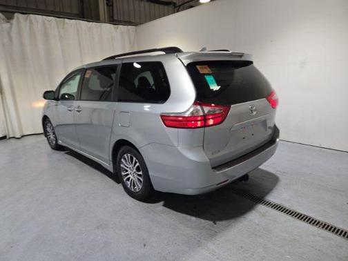 2019 Toyota Sienna XLE
