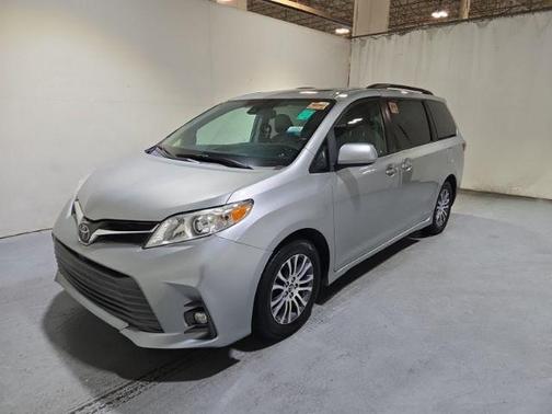 2019 Toyota Sienna XLE