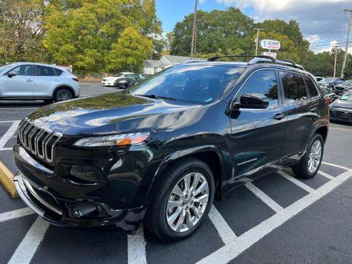 Photo 3 of 9 of 2016 Jeep Cherokee Overland
