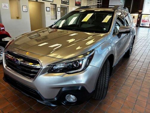 Tungsten Metallic 2018 Subaru Outback 2.5i Limited
