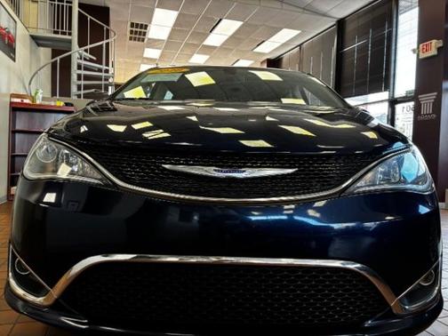 2020 Chrysler Pacifica Touring-L