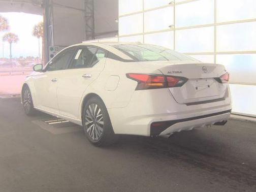 White 2024 Nissan Altima 2.5 SV