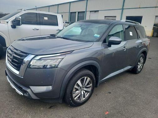 2022 Nissan Pathfinder SL