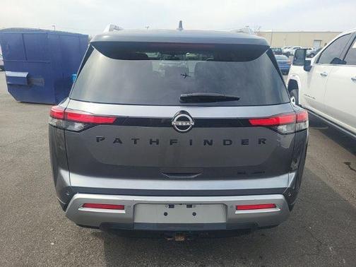 2022 Nissan Pathfinder SL