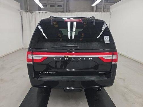 2015 Lincoln Navigator Base