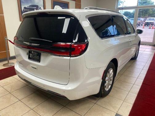 2021 Chrysler Pacifica Touring-L