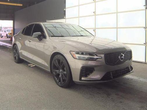 2021 Volvo S60 Recharge Plug-In Hybrid T8 R-Design Expression