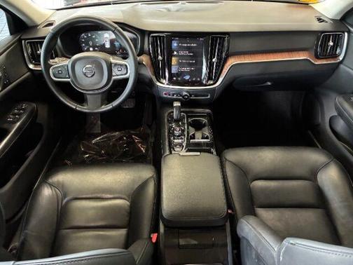 2021 Volvo S60 Recharge Plug-In Hybrid T8 R-Design Expression