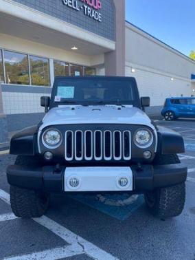 Bright White Clearcoat 2017 Jeep Wrangler Unlimited Sahara