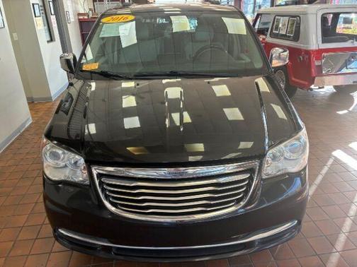2016 Chrysler Town & Country Limited Platinum