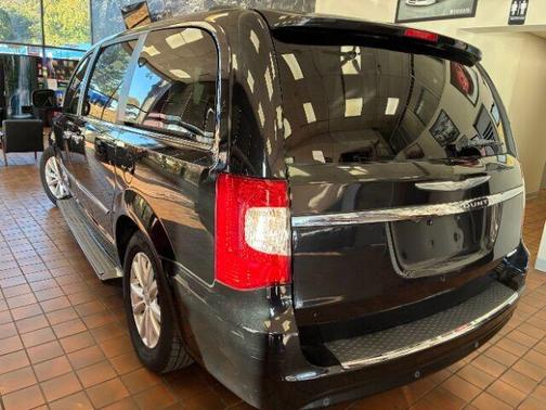 2016 Chrysler Town & Country Limited Platinum