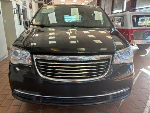 2016 Chrysler Town & Country Limited Platinum