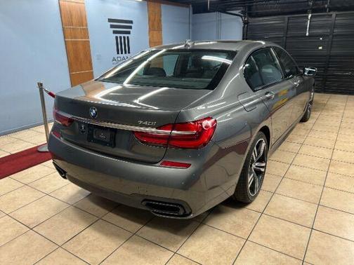2016 BMW 740 i
