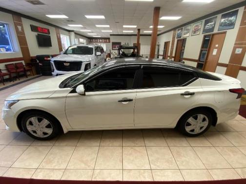 Glacier White 2019 Nissan Altima 2.5 S