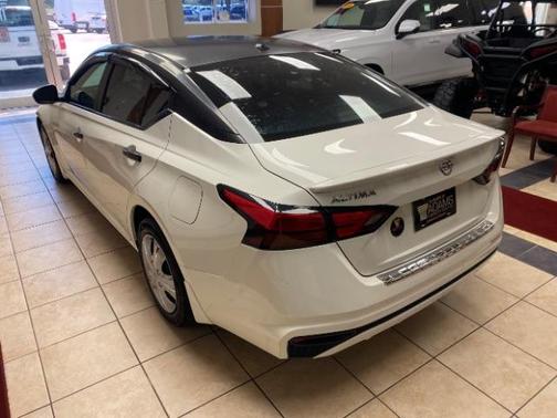 Glacier White 2019 Nissan Altima 2.5 S