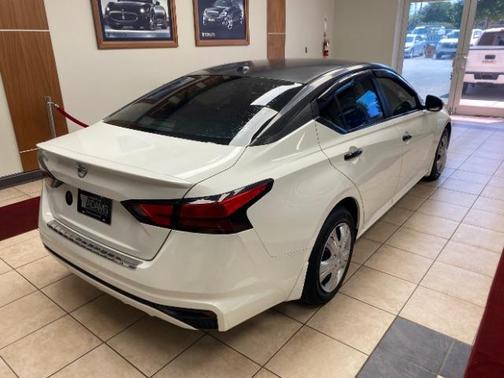 Glacier White 2019 Nissan Altima 2.5 S