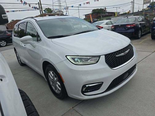 2022 Chrysler Pacifica Touring-L