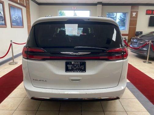 2022 Chrysler Pacifica Touring-L