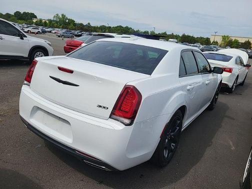 Bright White Clearcoat 2021 Chrysler 300 Touring