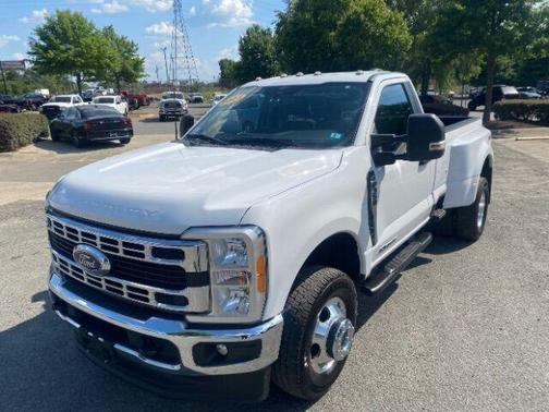 Oxford White 2023 Ford F-350 XLT