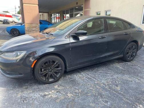 2017 Chrysler 200 LX