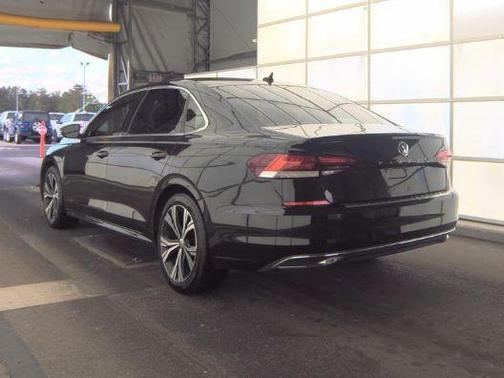 Deep Black Pearl Effect 2021 Volkswagen Passat 2.0T SE