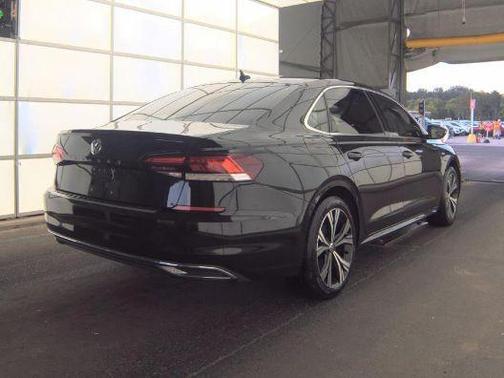 Deep Black Pearl Effect 2021 Volkswagen Passat 2.0T SE