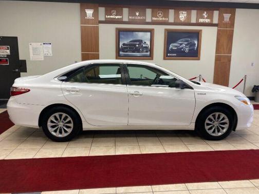 2016 Toyota Camry Hybrid XLE