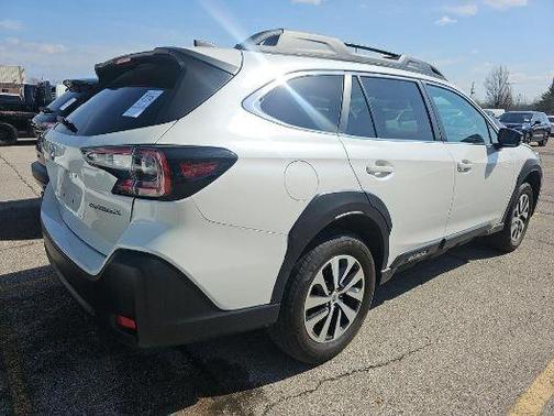 Crystal White Pearl 2023 Subaru Outback Premium