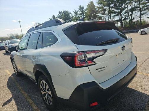 Crystal White Pearl 2023 Subaru Outback Premium