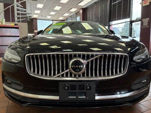 2023 Volvo S90 B6 Plus