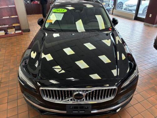 2023 Volvo S90 B6 Plus