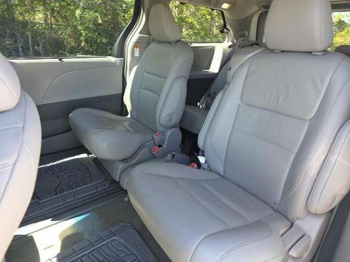 2017 Toyota Sienna XLE Premium