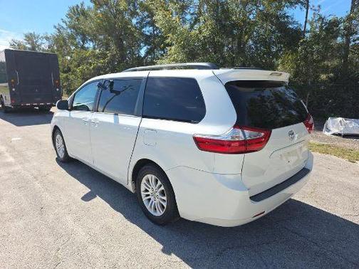 2017 Toyota Sienna XLE Premium
