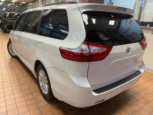 2017 Toyota Sienna XLE Premium