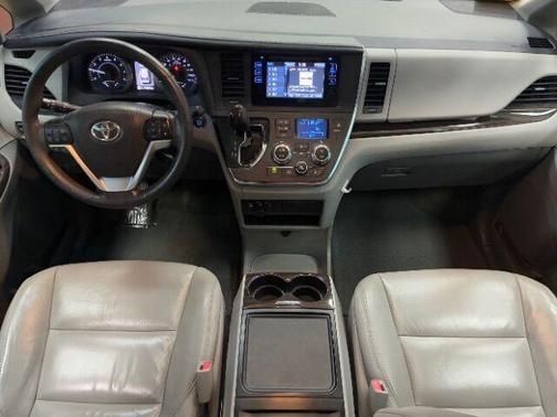 2017 Toyota Sienna XLE Premium