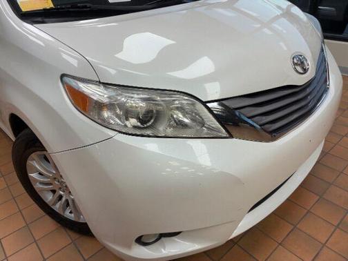 2017 Toyota Sienna XLE Premium