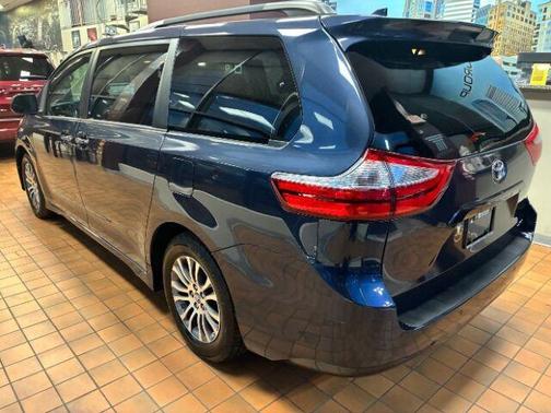 2018 Toyota Sienna XLE Premium
