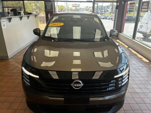 Canyon Bronze M 2025 Nissan Kicks SV