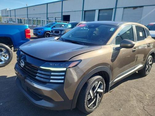 Canyon Bronze M 2025 Nissan Kicks SV