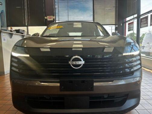Canyon Bronze M 2025 Nissan Kicks SV
